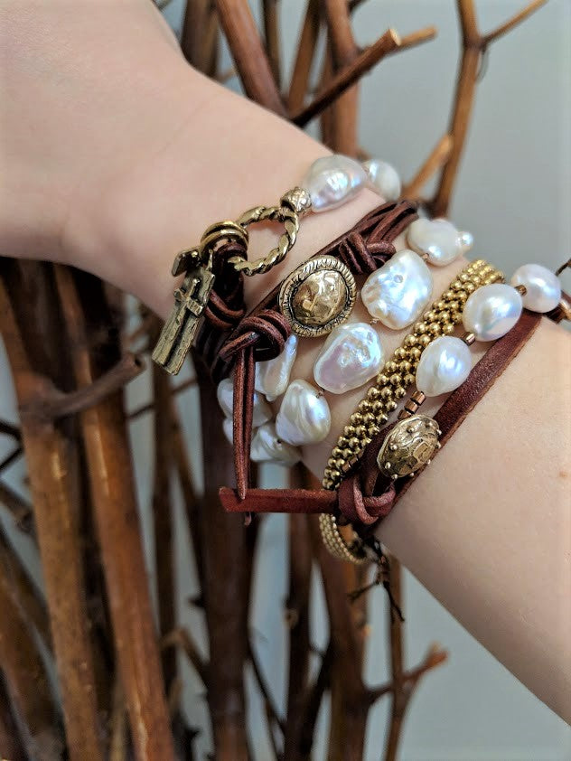 Boho pearl leather wrap bracelet, pearl bracelet, pearl jewelry, leather bracelet, handmade bracelet, bohemian bracelet, button bracelet, heart charm bracelet