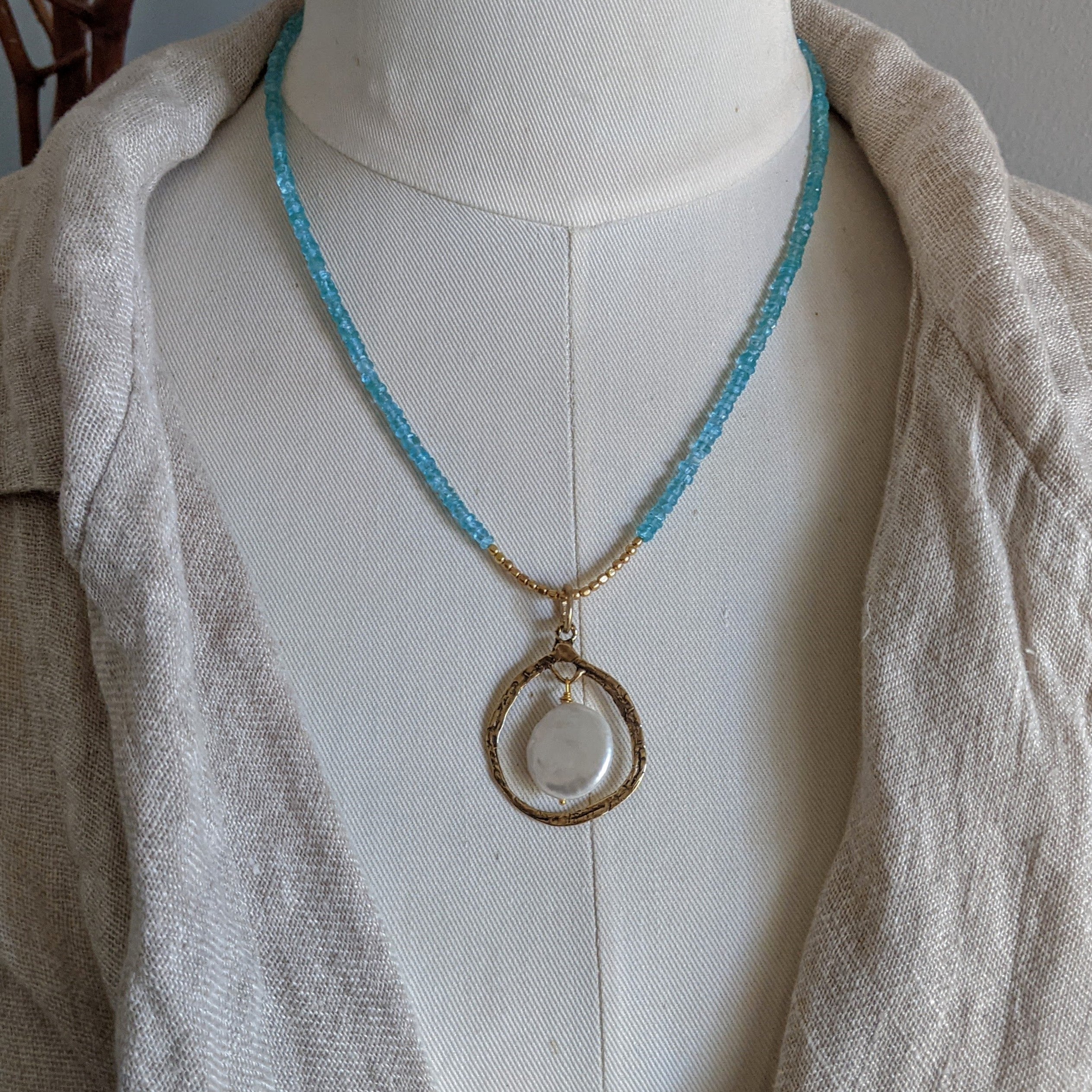 Apatite necklace. Pearl Pendant. Statement necklace. Organic jewelry. Layering necklace. Handcrafted by Aurora Creative Jewellery.