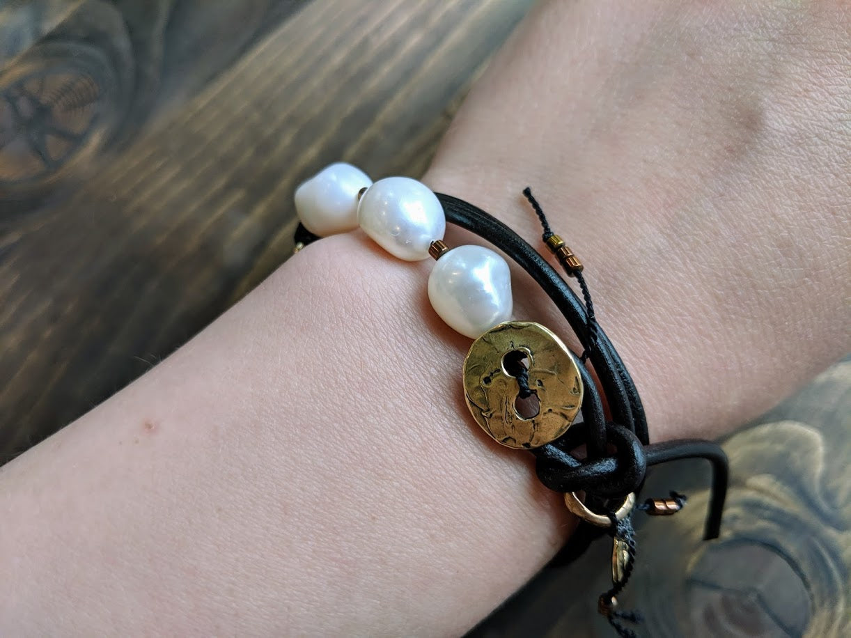 This fun handmade artisan boho leather wrap bracelet showcases the beauty of natural textures. The white baroque pearls give a pop of freshness on the background of natural leather. 