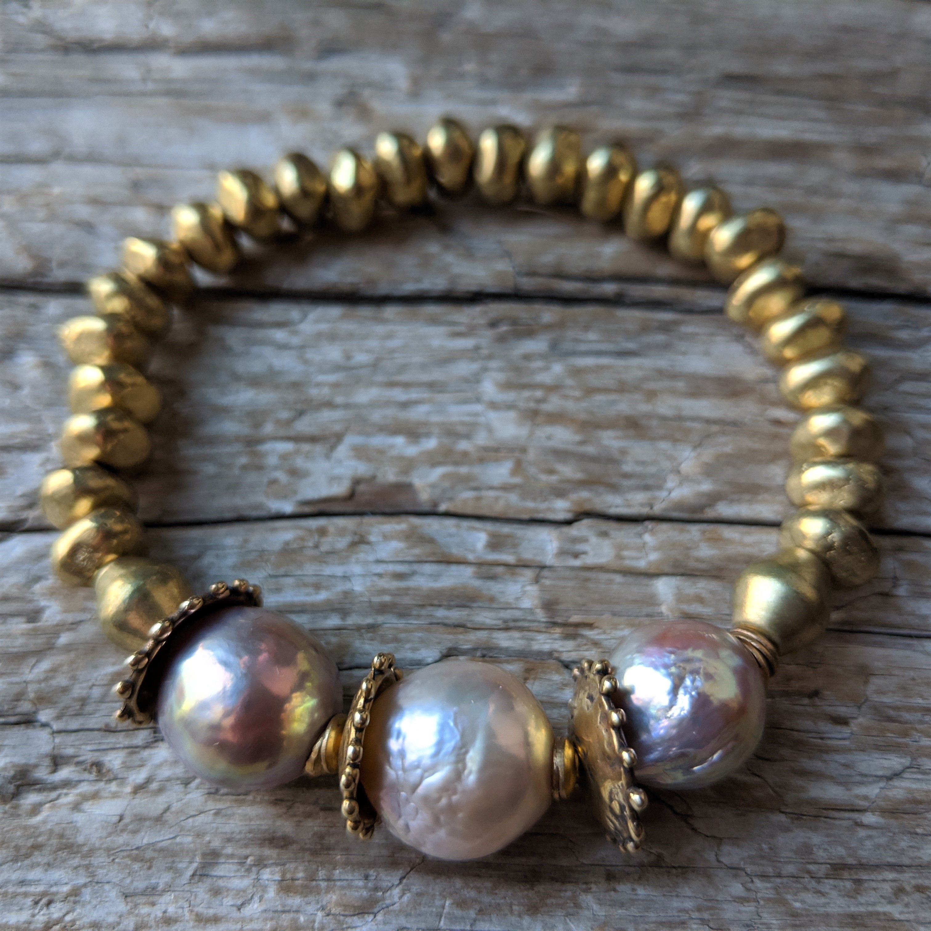Three Pink Pearls & African Brass Elastic Bracelet – Aurora